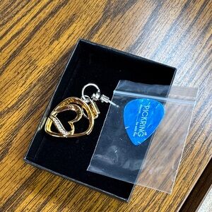 Pick ring Gold  Heart shaped guitarist